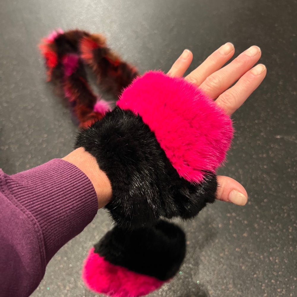Real Fur Fingerless Gloves NWT - Picture 2 of 4
